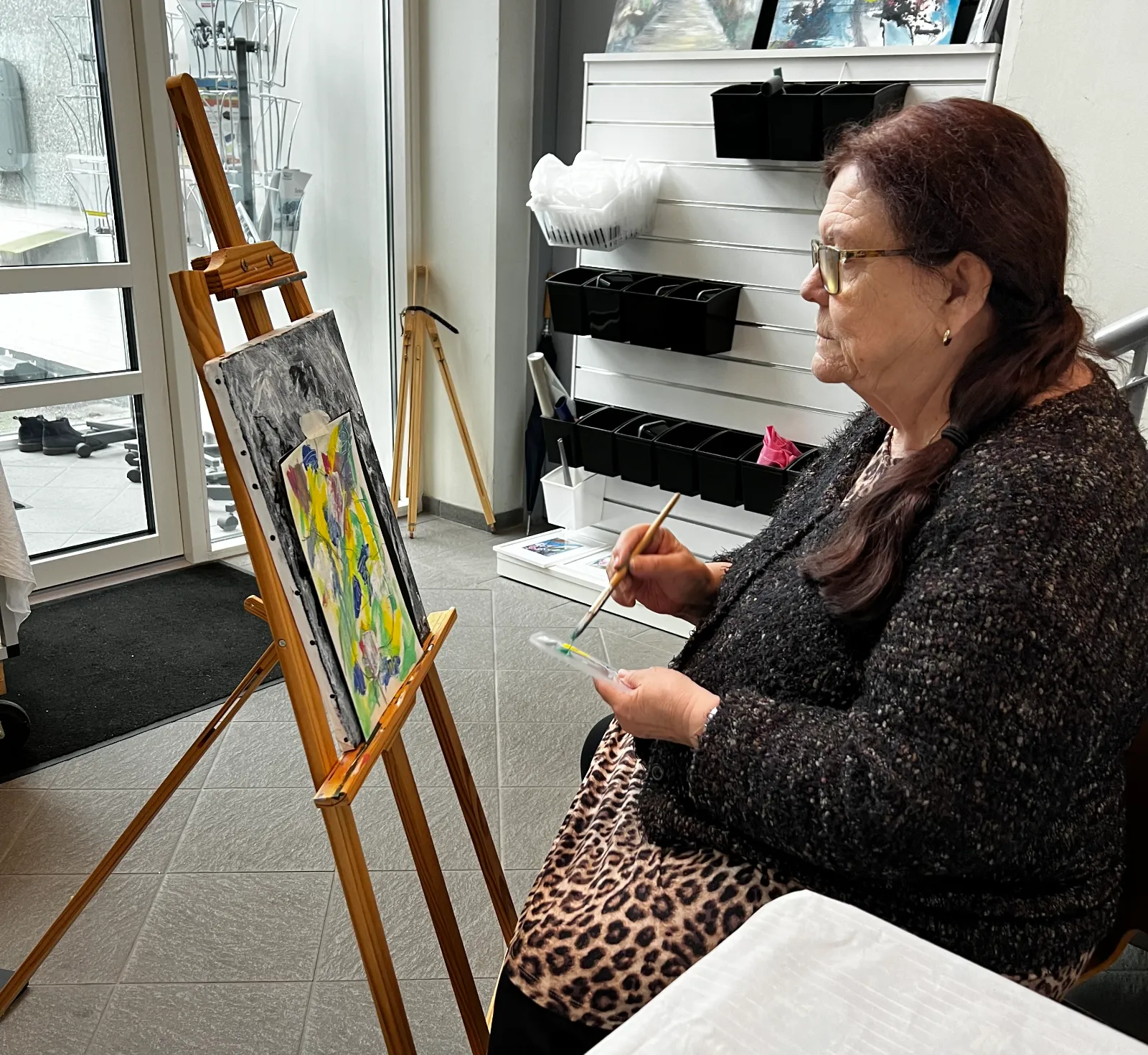 Årets første workshop den 1.2.2025 med kursister, der ønskede ny inspiration til deres malerier. 