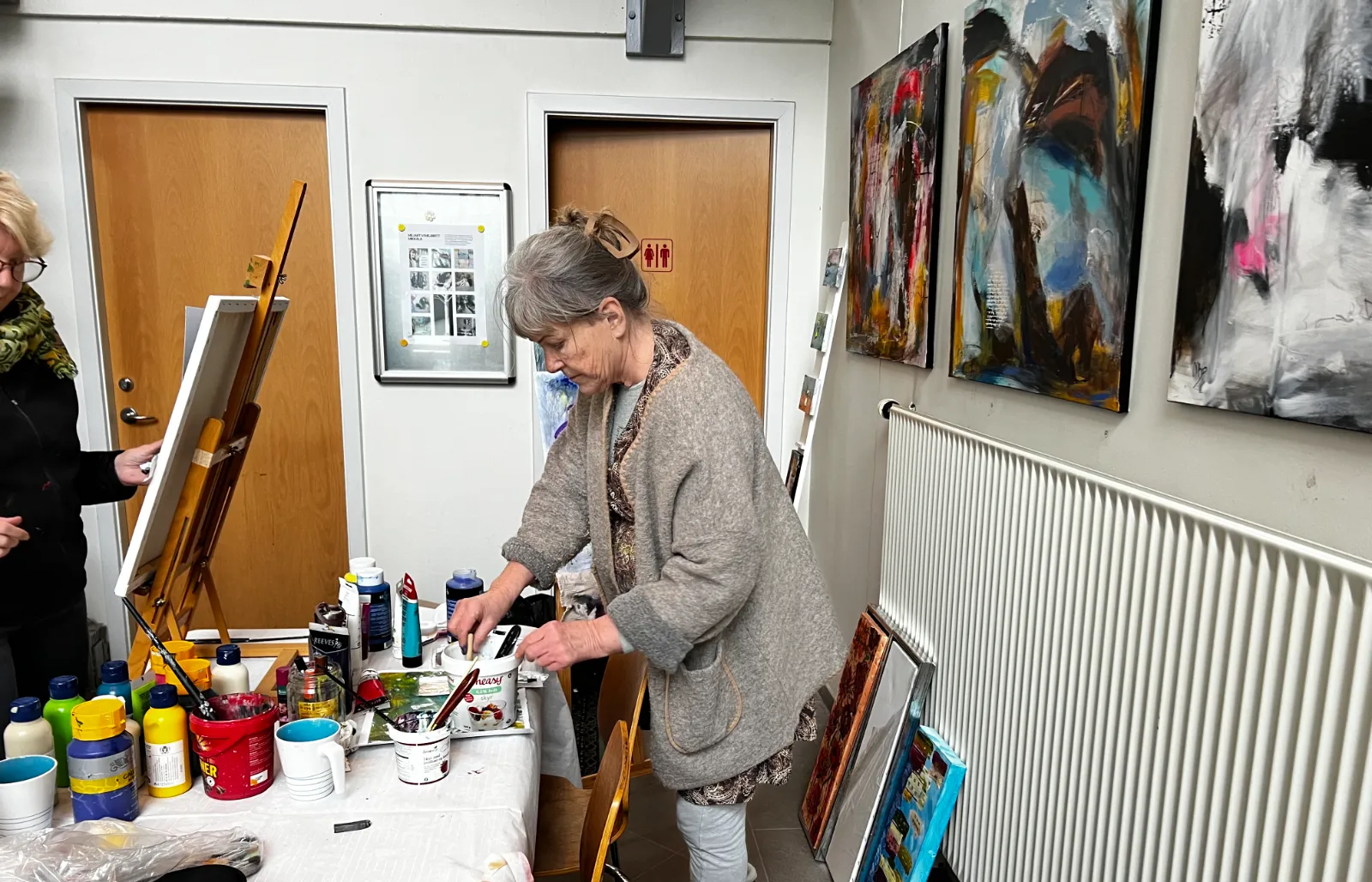 Pia på Maleworkshop i Galleri MejArt